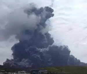 vulcano aso giappone video eruzione