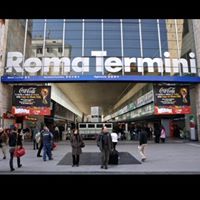roma termini uomo armato stazione evacuata