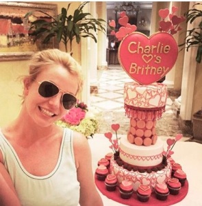torta san valentino Britney Spears e il fidanzato Charlie Ebersol