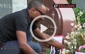 video nick gordon prega e porta i fiori sulla tomba di bobbi kristina brown