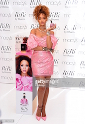 Rihanna indossa Vivienne Westwood per la presentazione della fragranza RiRi by Rihanna