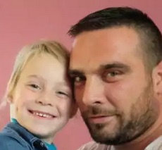 francia colleghi regalano le ferie ad un padre la cui figlia di 5 anni ha un tumore Marine Jonathan Dupre