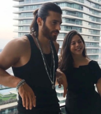 Can Yaman In Abiti Militari Con La Mamma Guldem Notizieweblive It